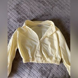 Cute yellow crop top 💛